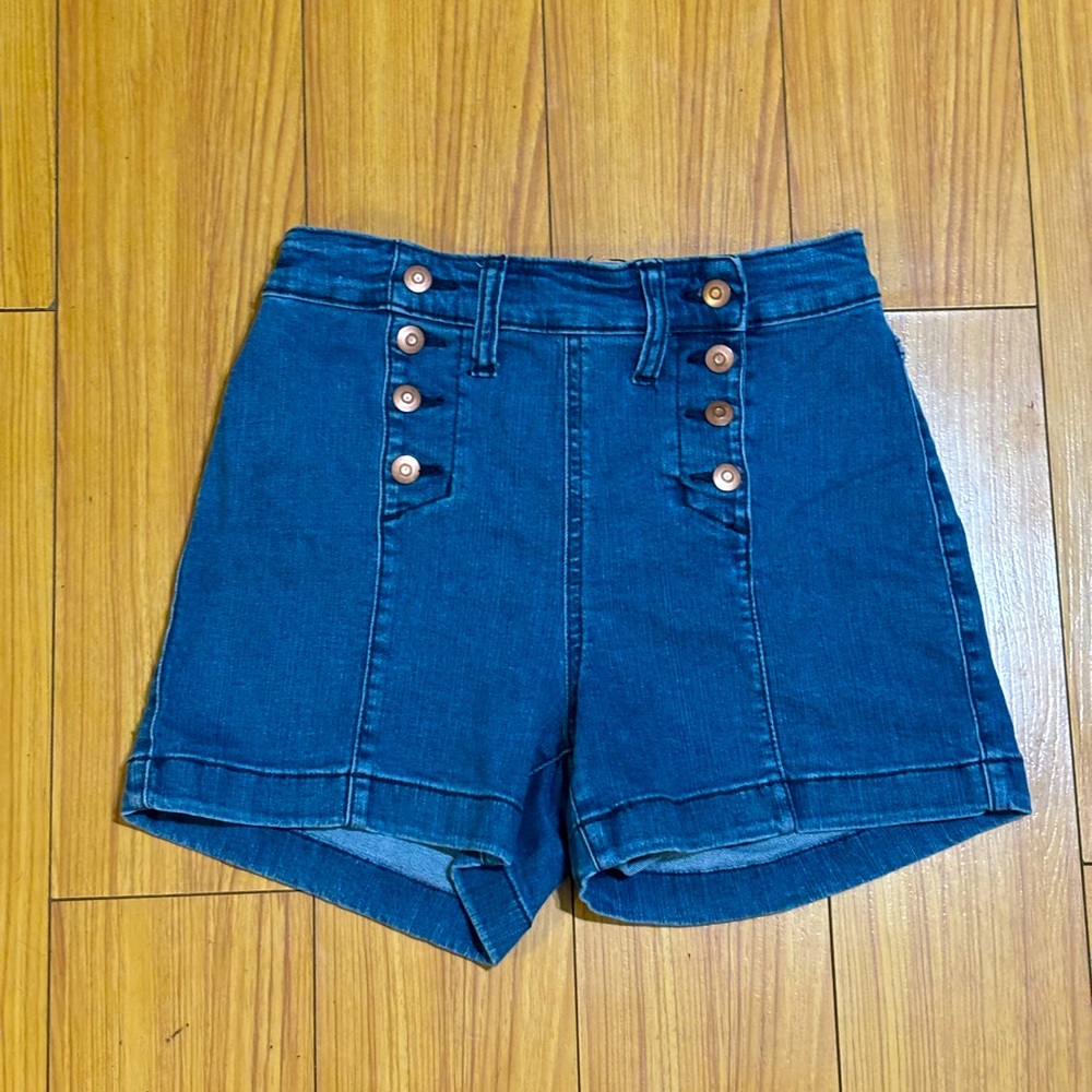 High waisted hugging jean shorts